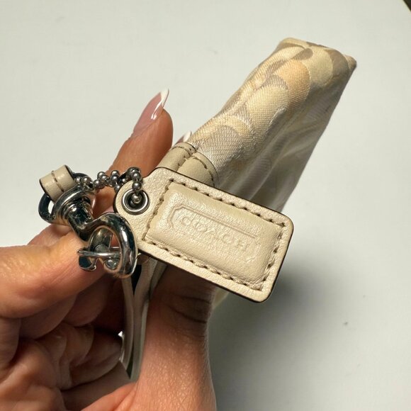 Coach Signature Pleated Wristlet – Cream, Excellent Condition - Picture 5 of 8